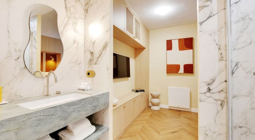 Photo of The Louvre's Muse