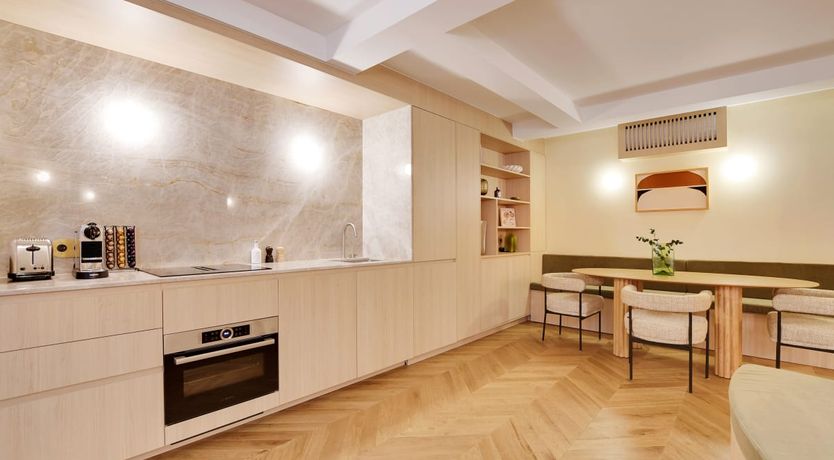 Photo of The Louvre's Muse