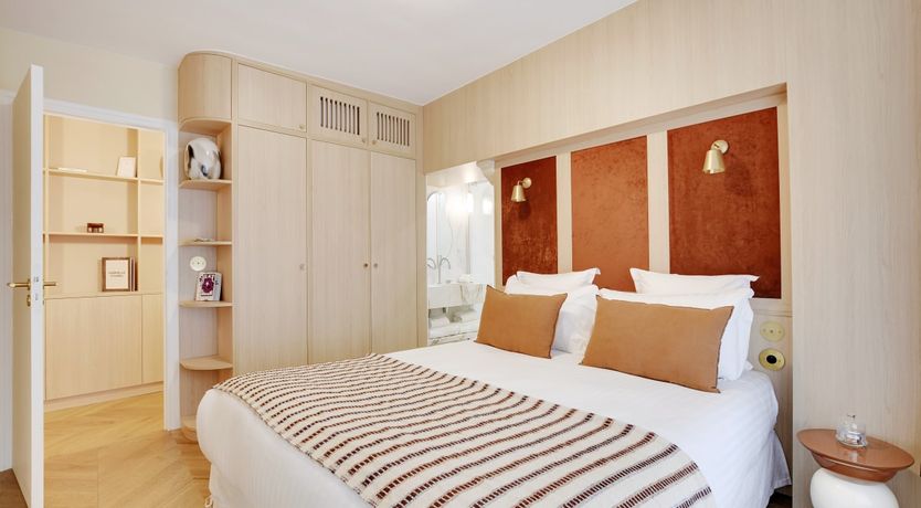 Photo of The Louvre's Muse