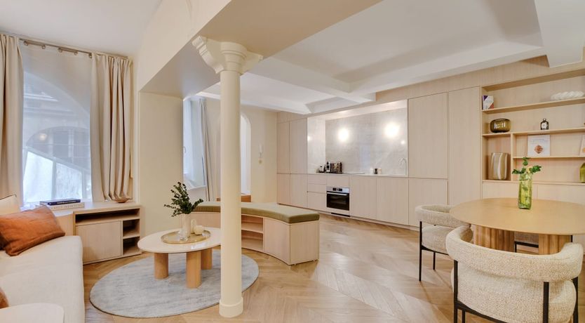 Photo of The Louvre's Muse