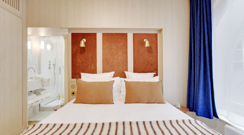 Photo of The Louvre's Muse