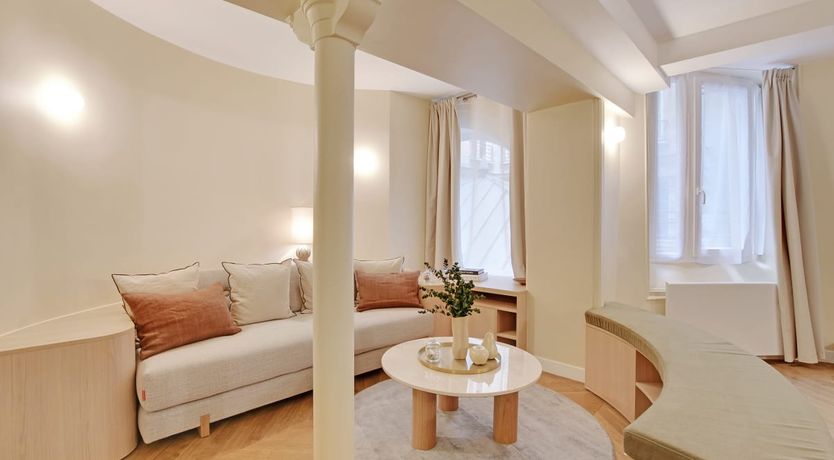 Photo of The Louvre's Muse