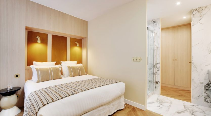 Photo of The Louvre's Muse