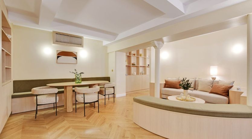 Photo of The Louvre's Muse