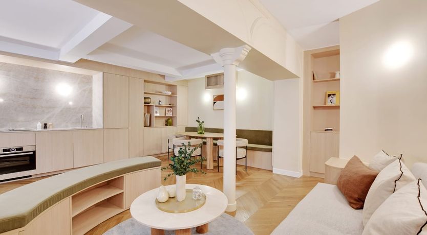 Photo of The Louvre's Muse