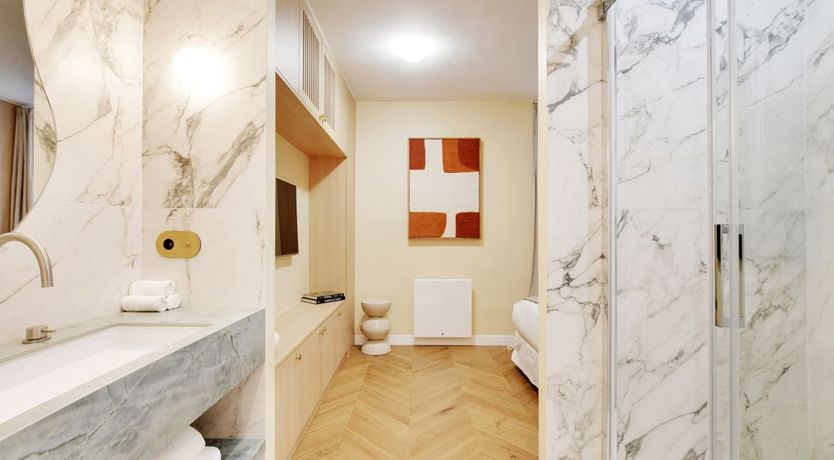 Photo of The Louvre's Muse