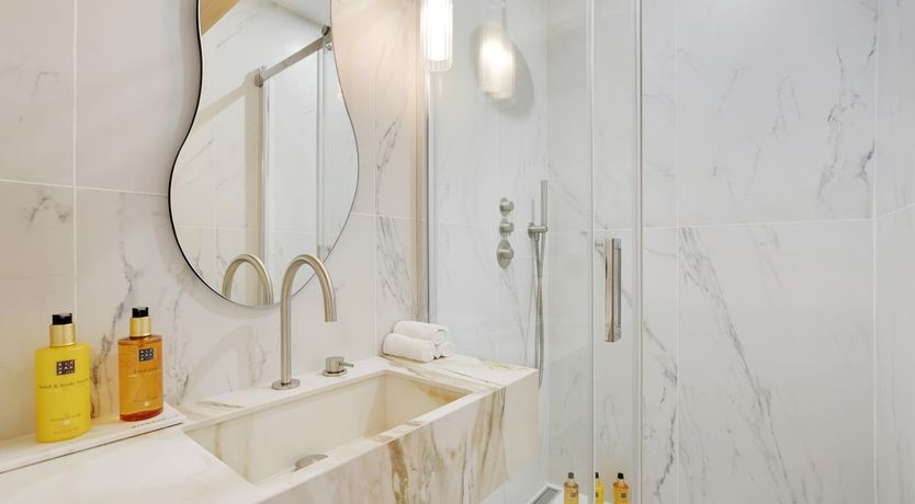 Photo of The Louvre's Muse