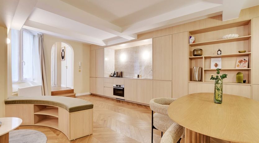 Photo of The Louvre's Muse