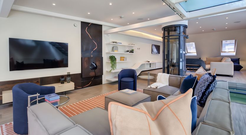 Photo of South Kensington High Life