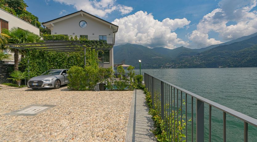 Photo of White Elegance