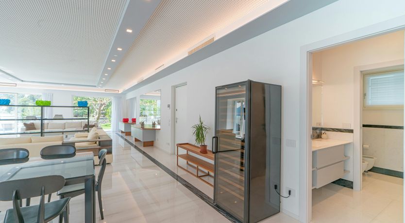 Photo of White Elegance