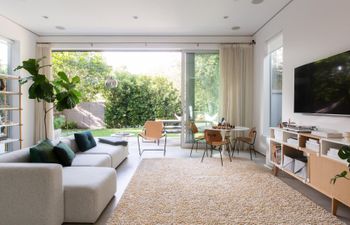 Pacific Charm Holiday Home