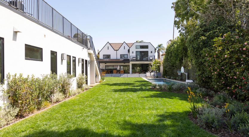 Photo of Teal & Dalila