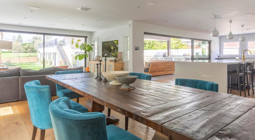 Photo of Teal & Dalila