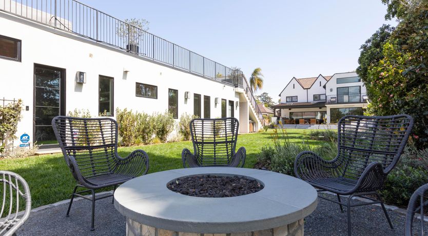 Photo of Teal & Dalila