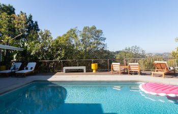 Hollywood Mirrors Holiday Home