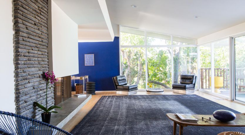 Photo of Hollywood Mirrors