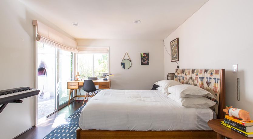 Photo of Hollywood Mirrors