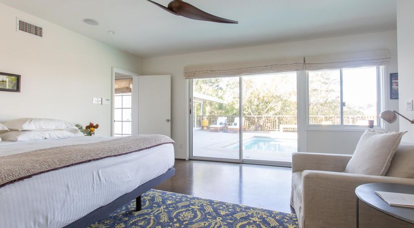 Photo of Hollywood Mirrors