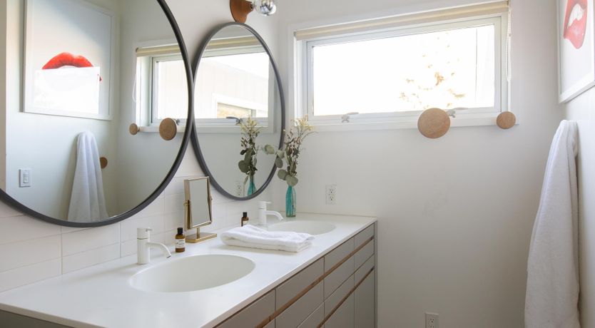 Photo of Hollywood Mirrors