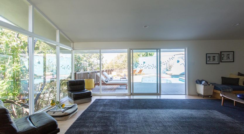 Photo of Hollywood Mirrors