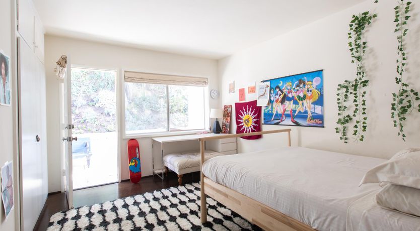 Photo of Hollywood Mirrors