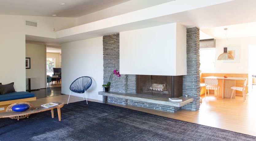 Photo of Hollywood Mirrors