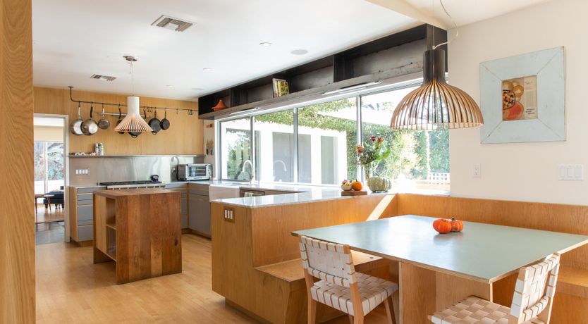 Photo of Hollywood Mirrors