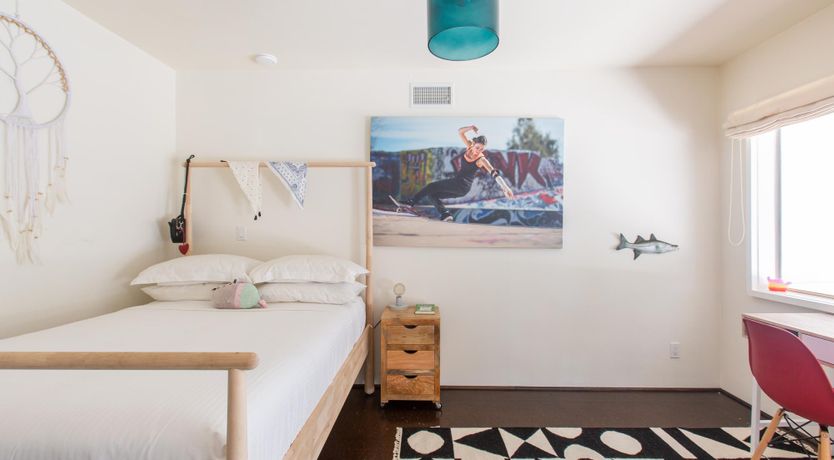 Photo of Hollywood Mirrors