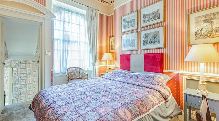 Photo of The Holmes Heroine