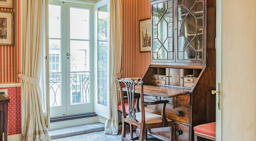 Photo of The Holmes Heroine