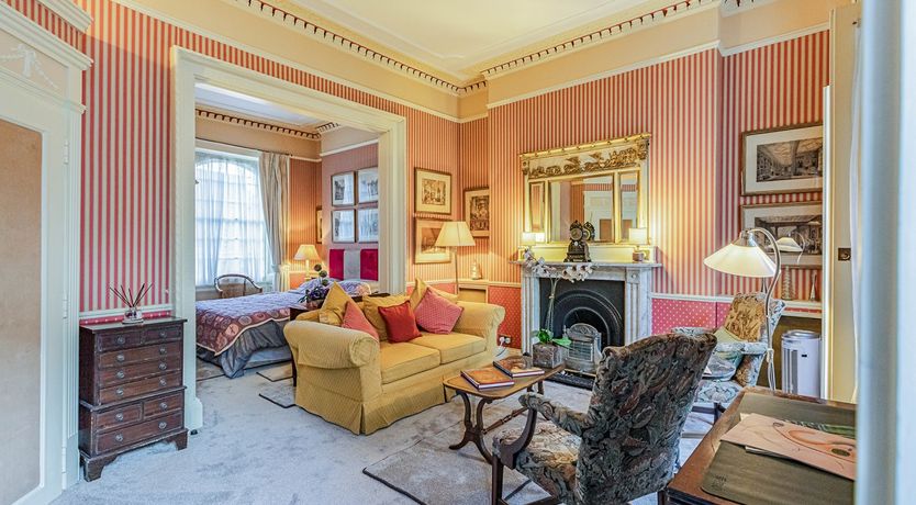 Photo of The Holmes Heroine