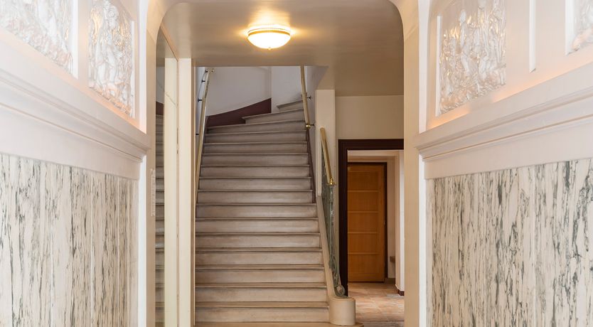 Photo of Antique & Ornate