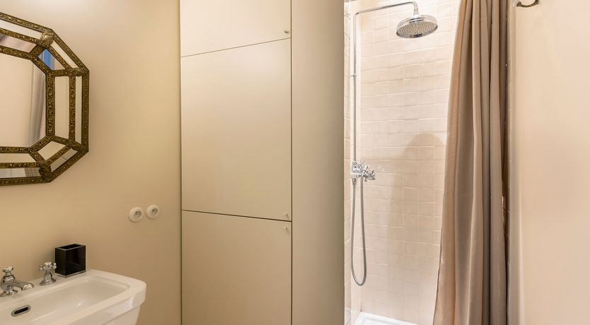 Photo of Antique & Ornate