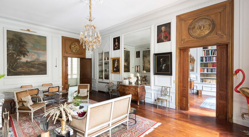 Photo of Antique & Ornate