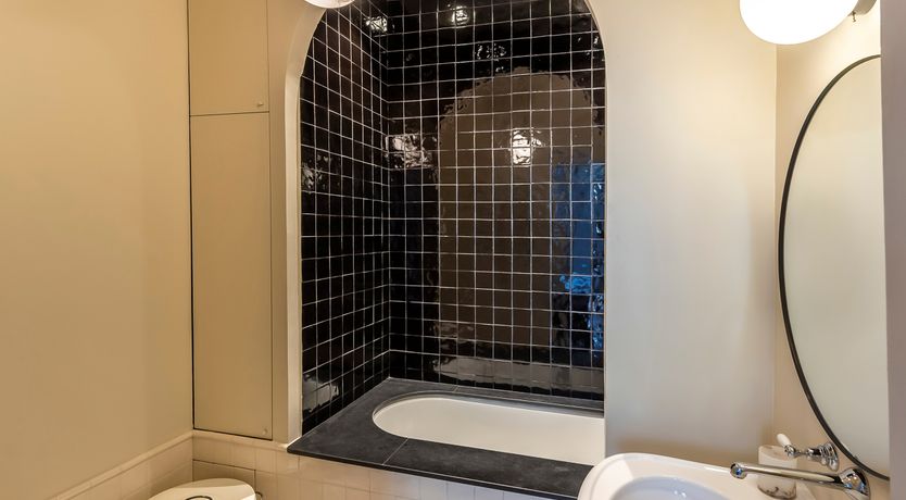 Photo of Antique & Ornate