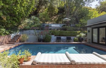 Sunset Crest Holiday Home