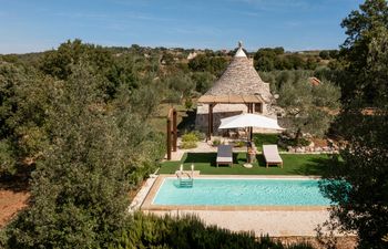 Olives & Countryside Holiday Home