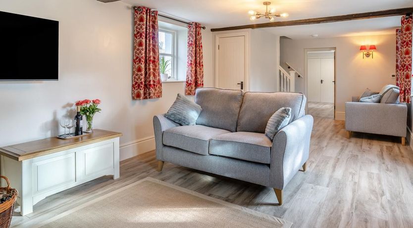 Photo of 2 Bed in Abercamlais