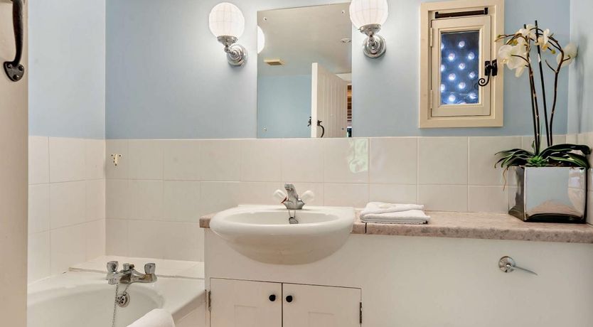 Photo of 3 Bed in Sedgehill