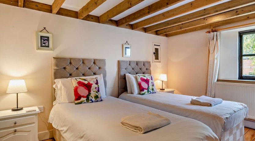 Photo of 3 Bed in Sedgehill