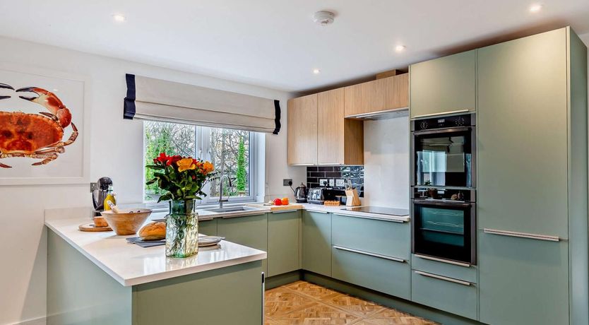 Photo of 5 Bed in Bideford