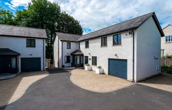 Pen-y-Ghent Holiday Home