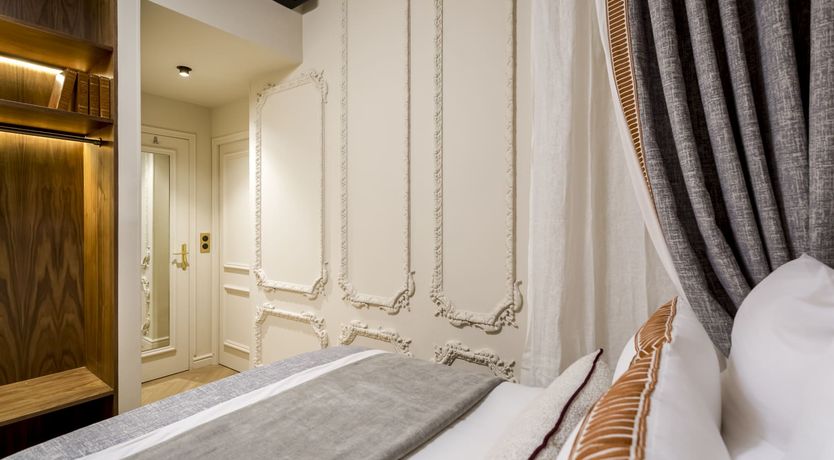 Photo of Marble & Pearls