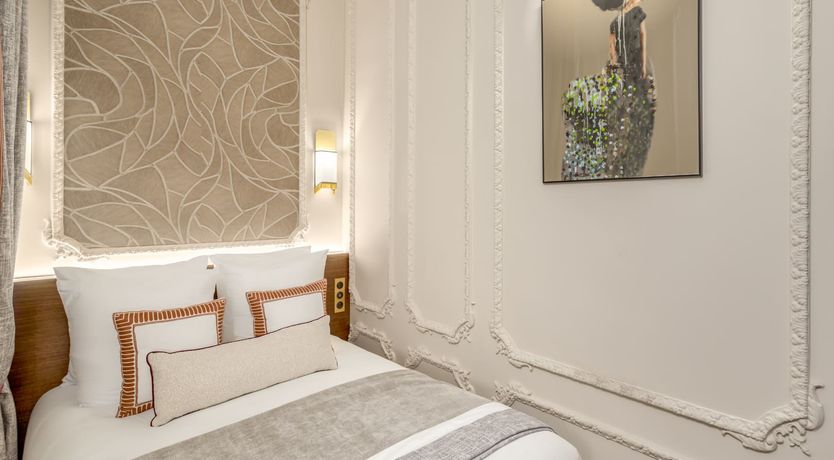 Photo of Marble & Pearls