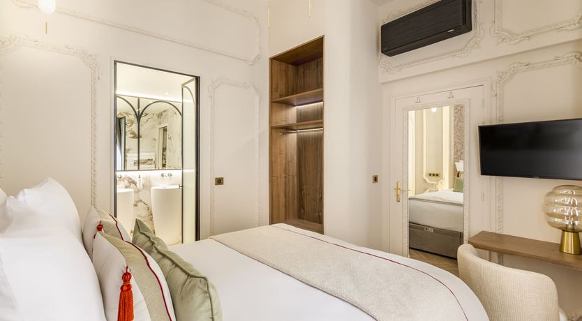 Photo of Marble & Pearls