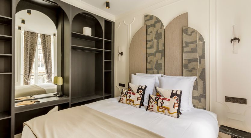 Photo of Louvre Rouge