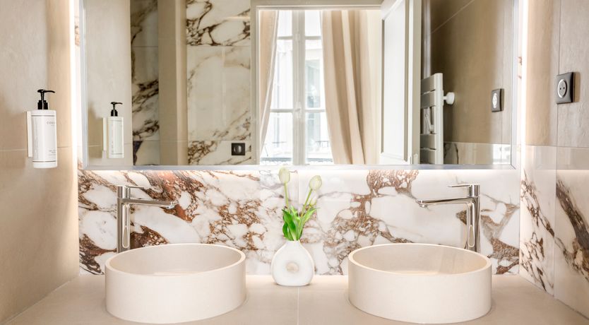 Photo of Louvre Rouge