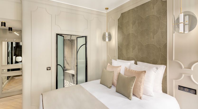 Photo of Louvre Rouge