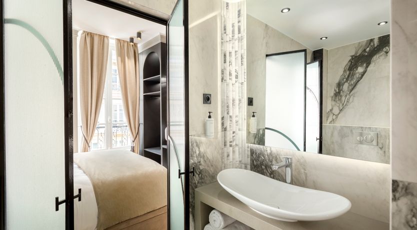 Photo of Louvre Rouge